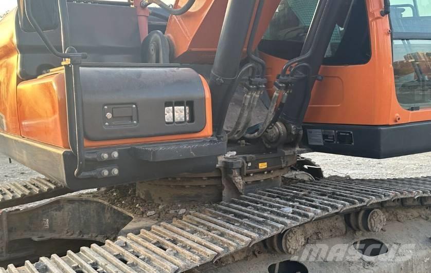 Doosan DX220 Kāpurķēžu ekskavatori