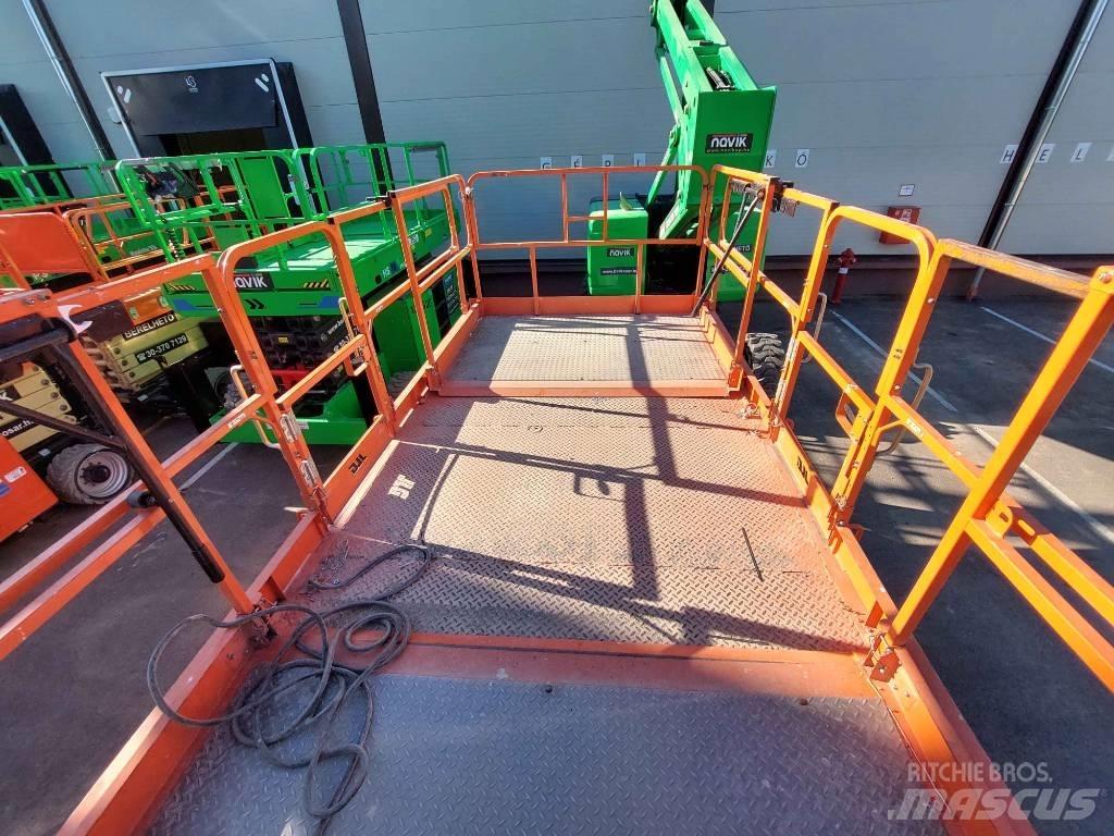 JLG 430 LRT Šķerveida pacēlāji