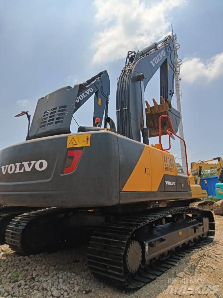 Volvo EC 240 Kāpurķēžu ekskavatori