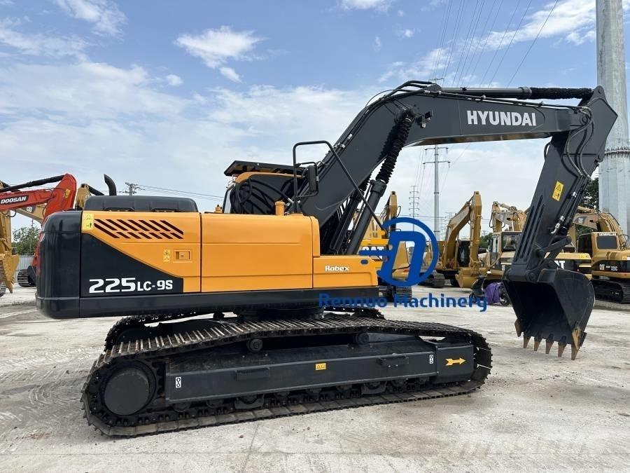 Hyundai 225LC-9S Kāpurķēžu ekskavatori