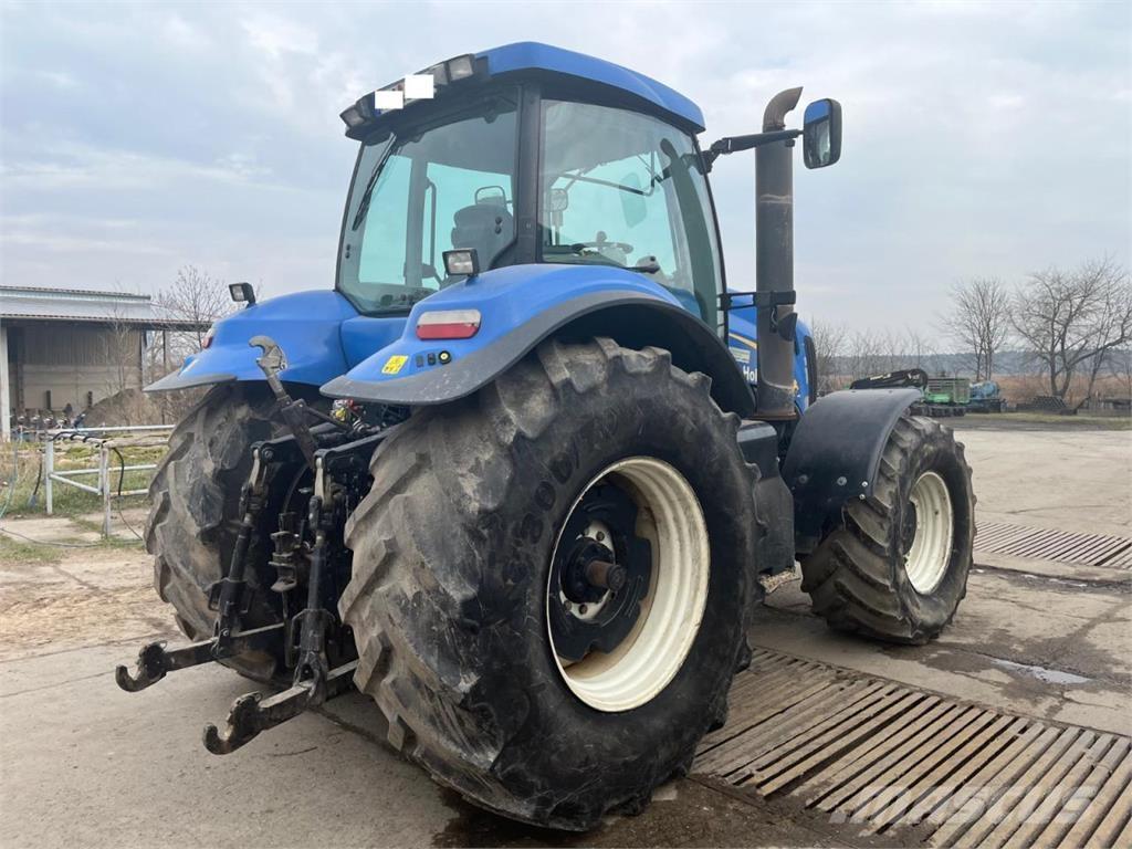 New Holland T8040 Traktori