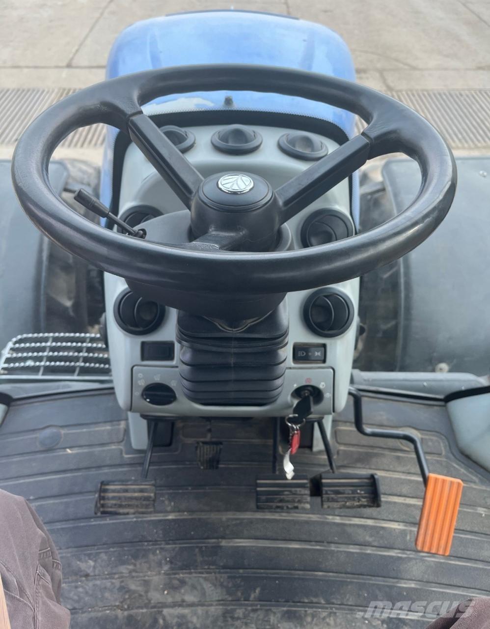 New Holland T8040 Traktori