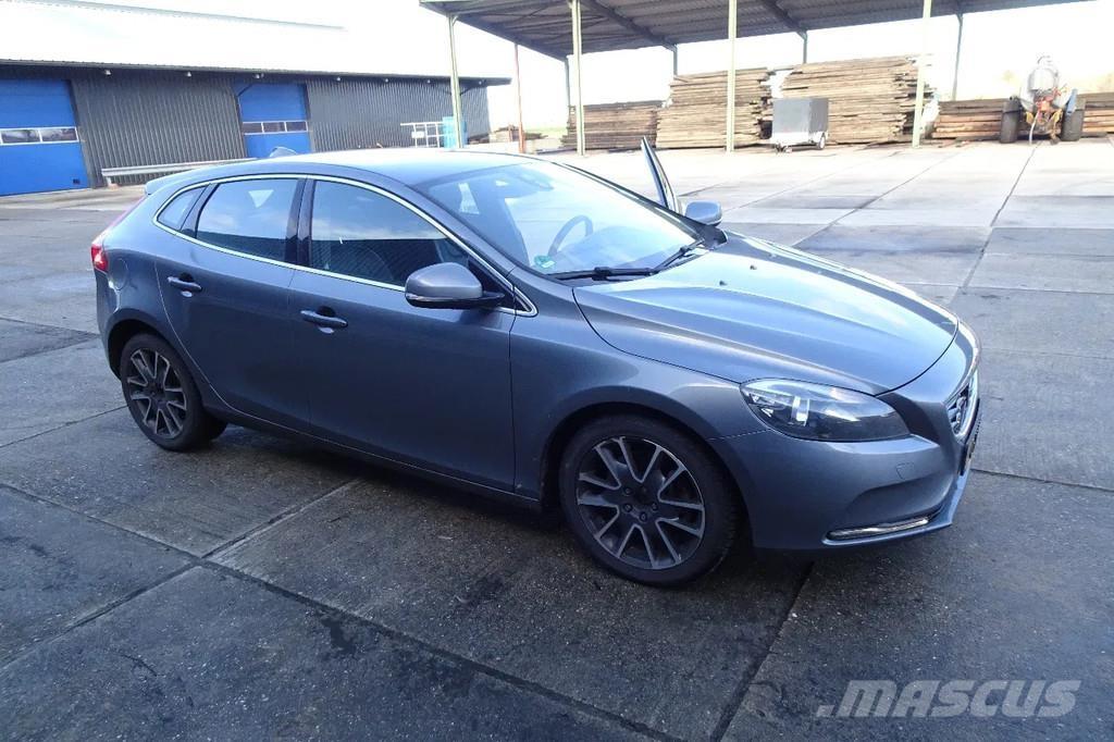 Volvo V40 . Automašīnas