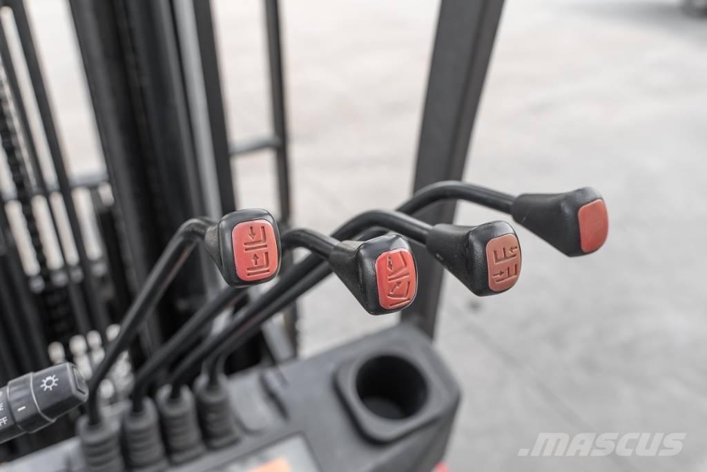 Manitou MI 25 D Tehnika ar dīzeļa dzinēju