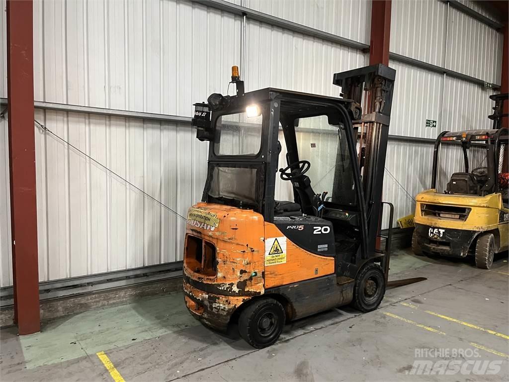 Doosan D20SC-5 Tehnika ar dīzeļa dzinēju