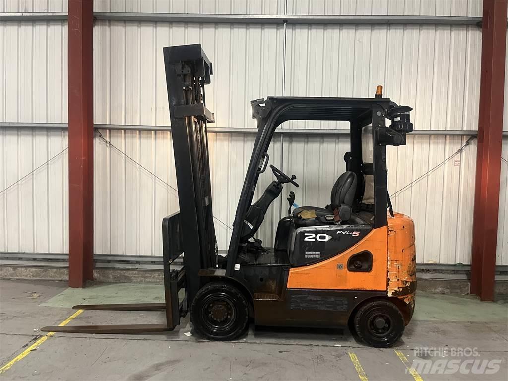 Doosan D20SC-5 Tehnika ar dīzeļa dzinēju