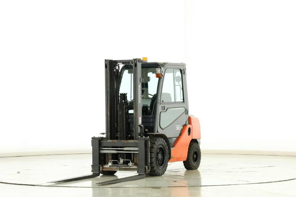 Toyota 02-8-FDF-30 Tehnika ar dīzeļa dzinēju