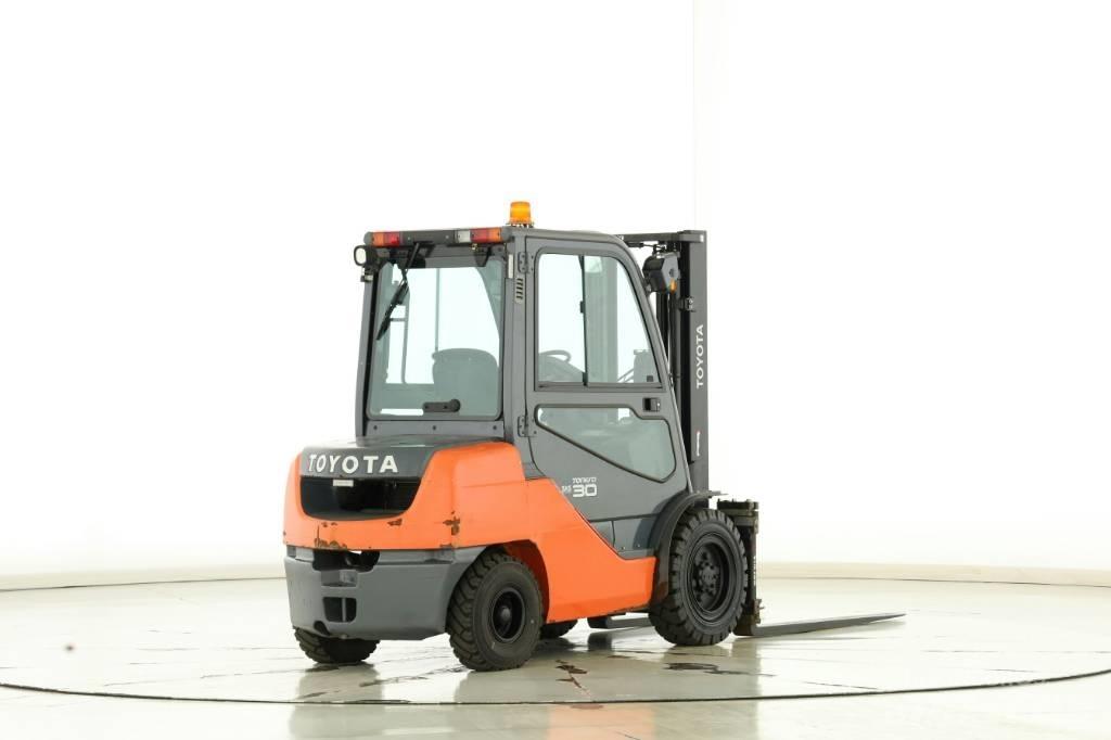 Toyota 02-8-FDF-30 Tehnika ar dīzeļa dzinēju