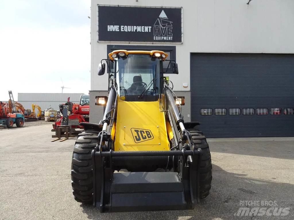 JCB 416 Iekrāvēji uz riteņiem