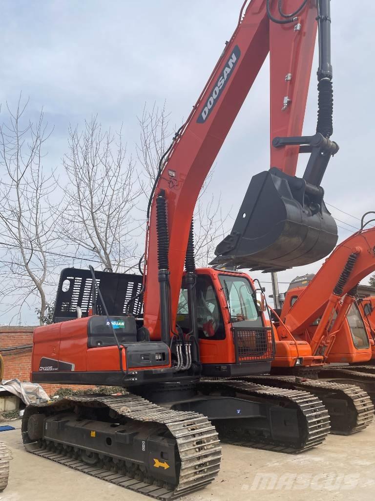Doosan DX 225 Kāpurķēžu ekskavatori