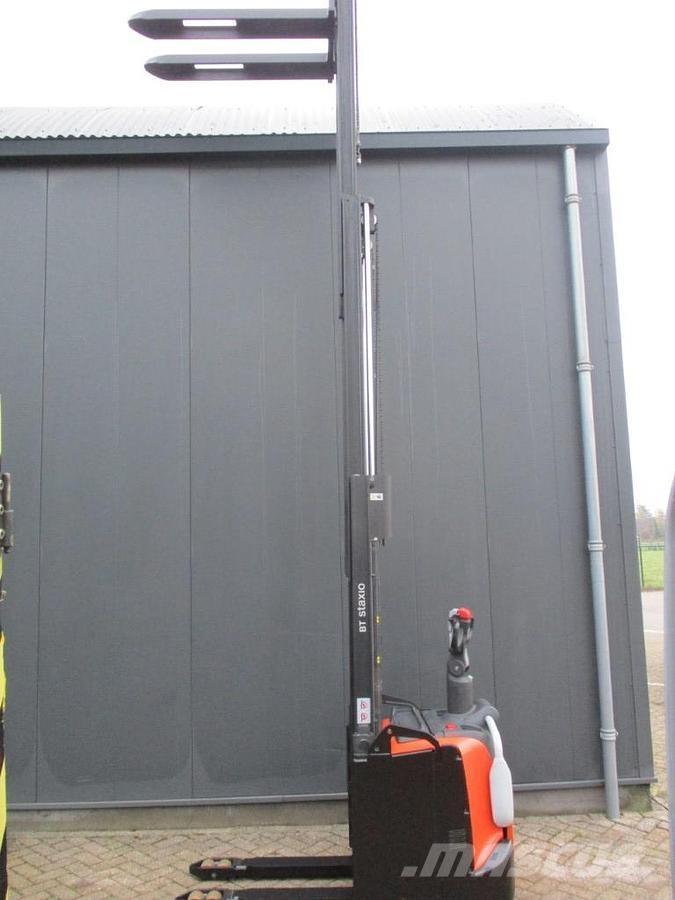 Toyota SPE120 Hidrauliskās stalažas ar platformu