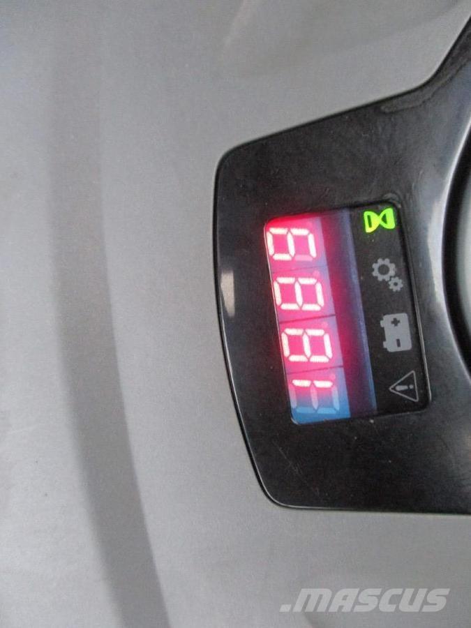 Toyota SPE120 Hidrauliskās stalažas ar platformu