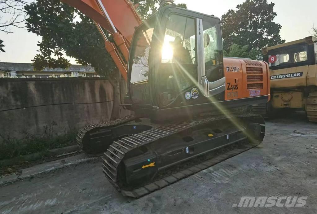 Hitachi ZX 200 Kāpurķēžu ekskavatori
