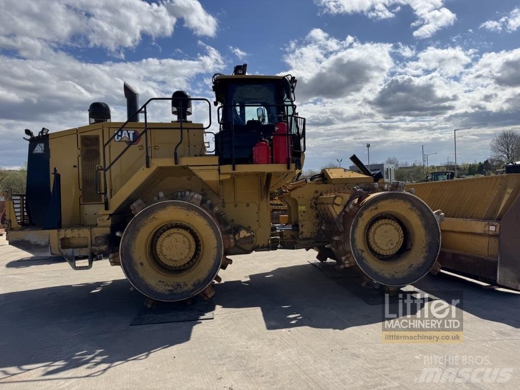 CAT 826 K Atkritumu preses