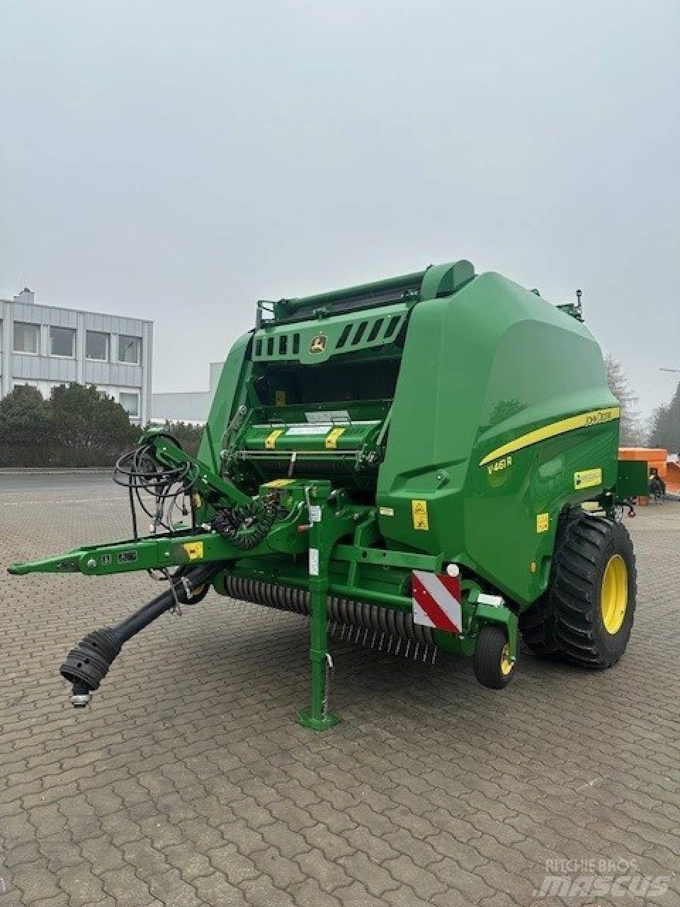 John Deere V461R Rituļu preses
