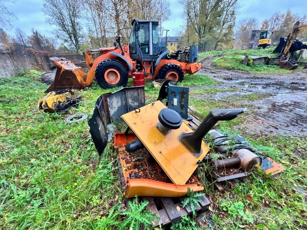 Hitachi ZW 250 Iekrāvēji uz riteņiem