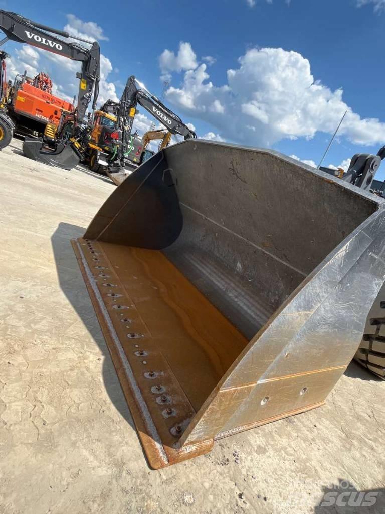 Volvo L220H Iekrāvēji uz riteņiem