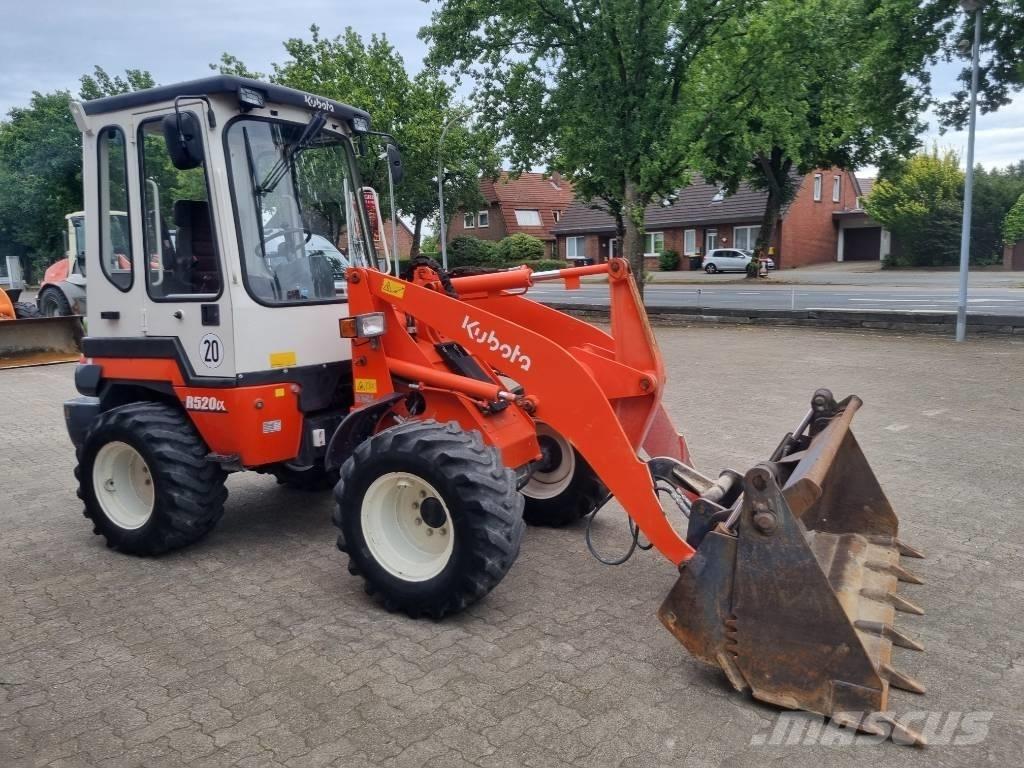 Kubota R 520 N Iekrāvēji uz riteņiem