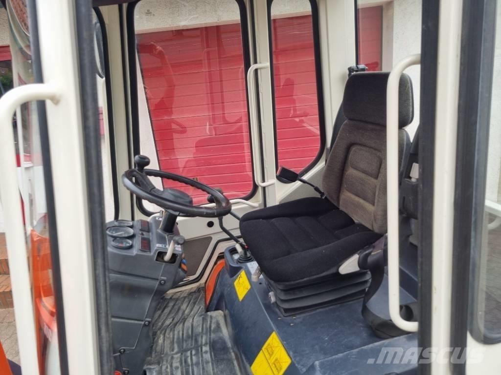 Kubota R 520 N Iekrāvēji uz riteņiem