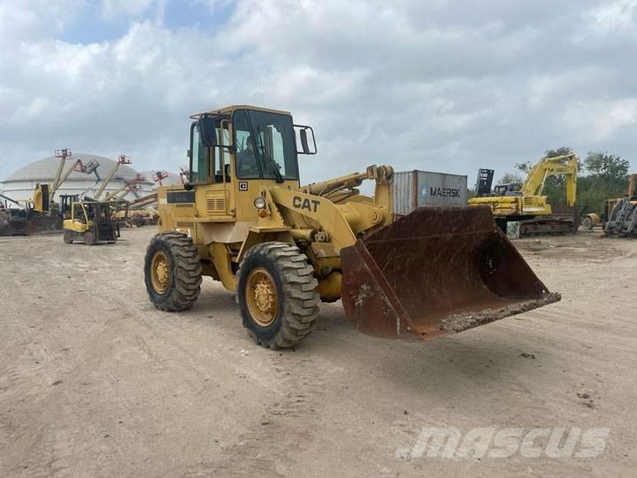 CAT 926E Iekrāvēji uz riteņiem