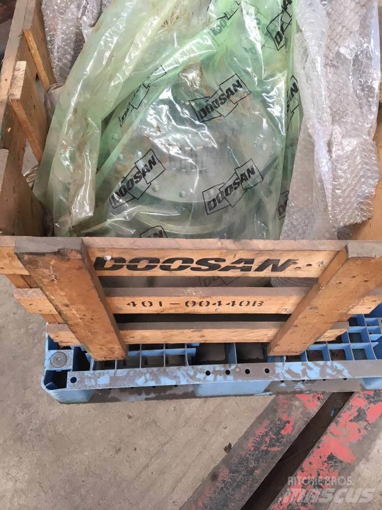 Doosan DX 300 Kāpurķēžu ekskavatori