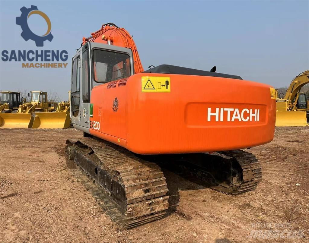 Hitachi EX 200 Kāpurķēžu ekskavatori