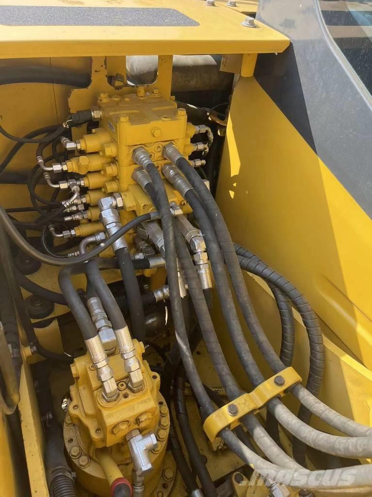 Komatsu PC 130-8 Vidēja lieluma ekskavatori 7 t - 12 t