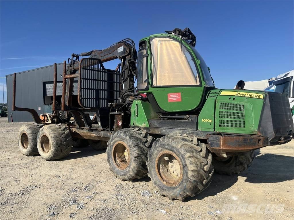 John Deere 1010E Harvesteri