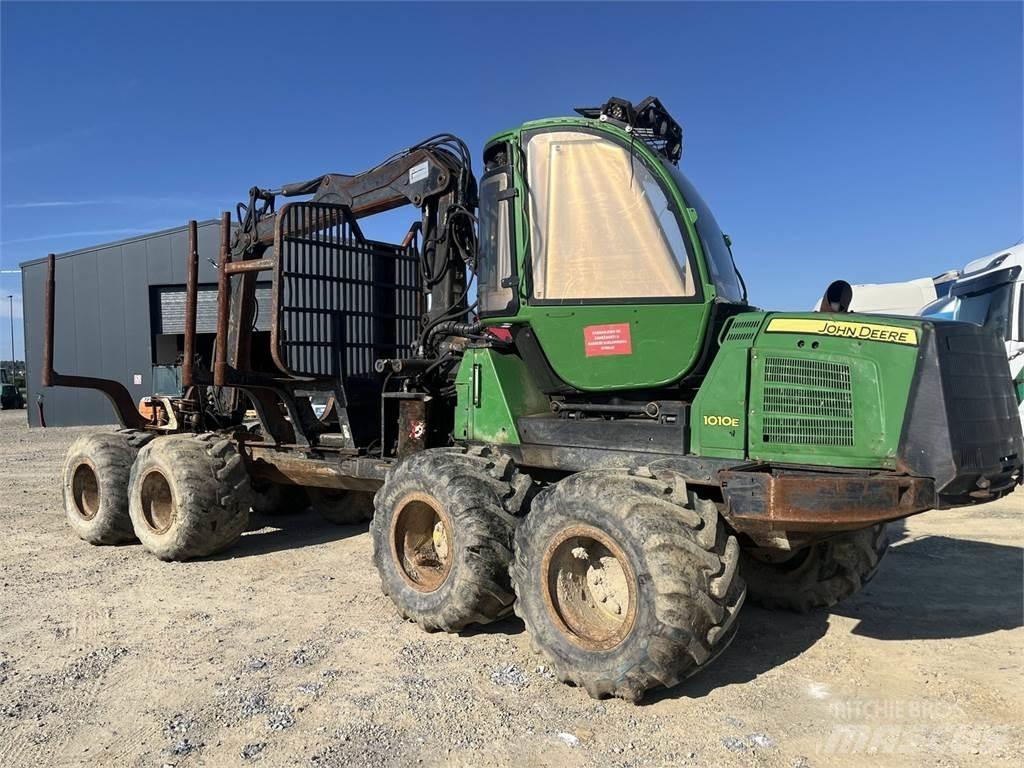 John Deere 1010E Harvesteri