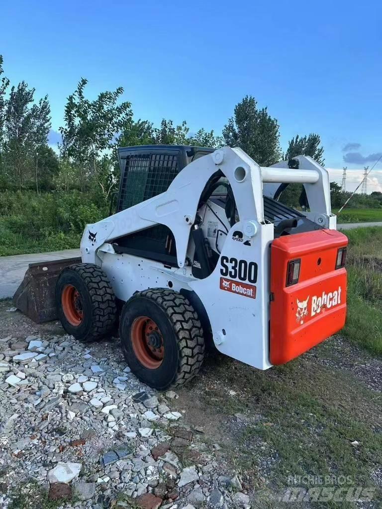 Bobcat S 300 Lietoti riteņu kompaktiekrāvēji