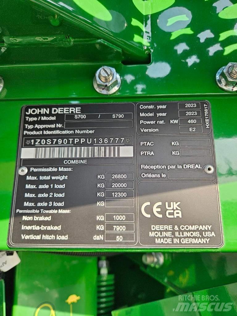 John Deere S790 Ražas novākšanas kombaini