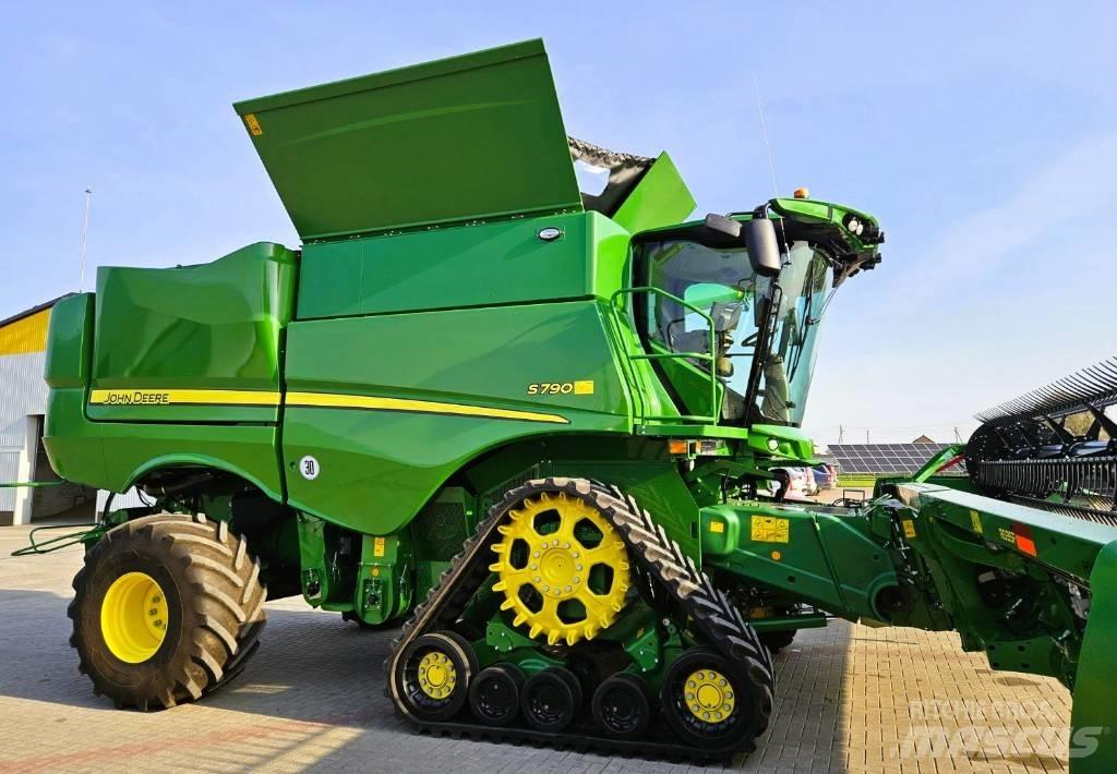 John Deere S790 Ražas novākšanas kombaini