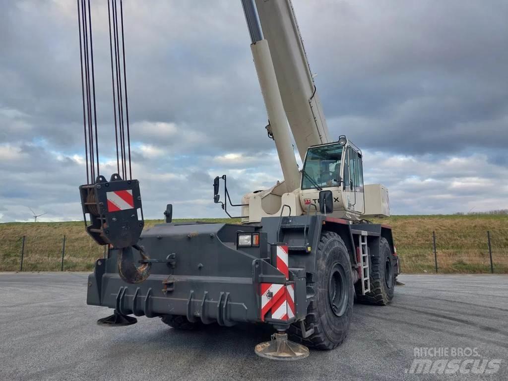 Terex RT100 Celtņi nelīdzenām virsmām