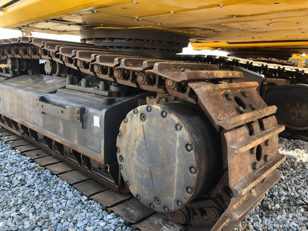 Komatsu 450 Kāpurķēžu ekskavatori