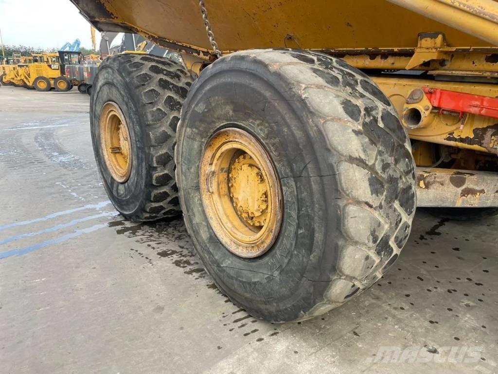 CAT 735 Artikulētie pašizgāzēji
