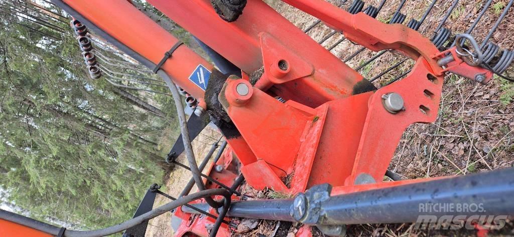 Kuhn GA 8121 Vālotāji