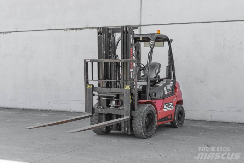 Manitou MI 30 D Tehnika ar dīzeļa dzinēju