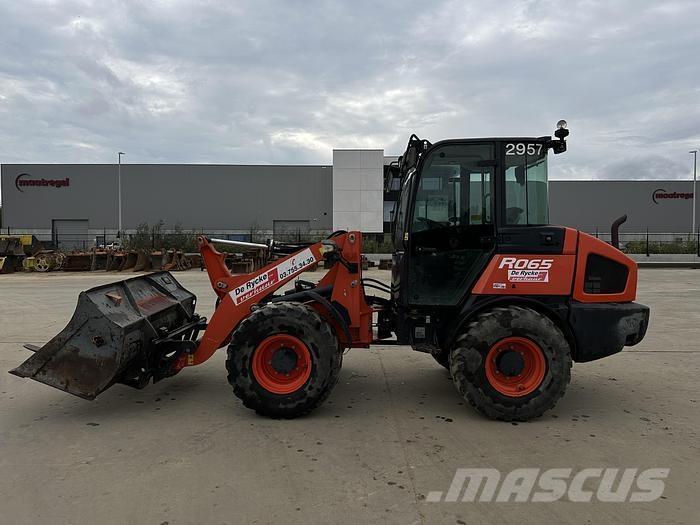 Kubota R065W Iekrāvēji uz riteņiem