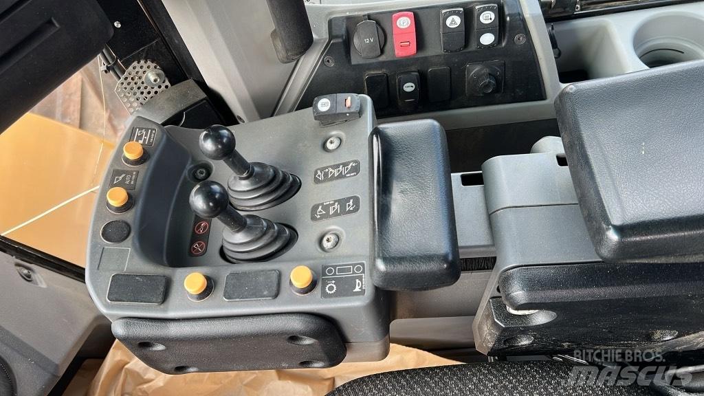 CAT 972 M Iekrāvēji uz riteņiem