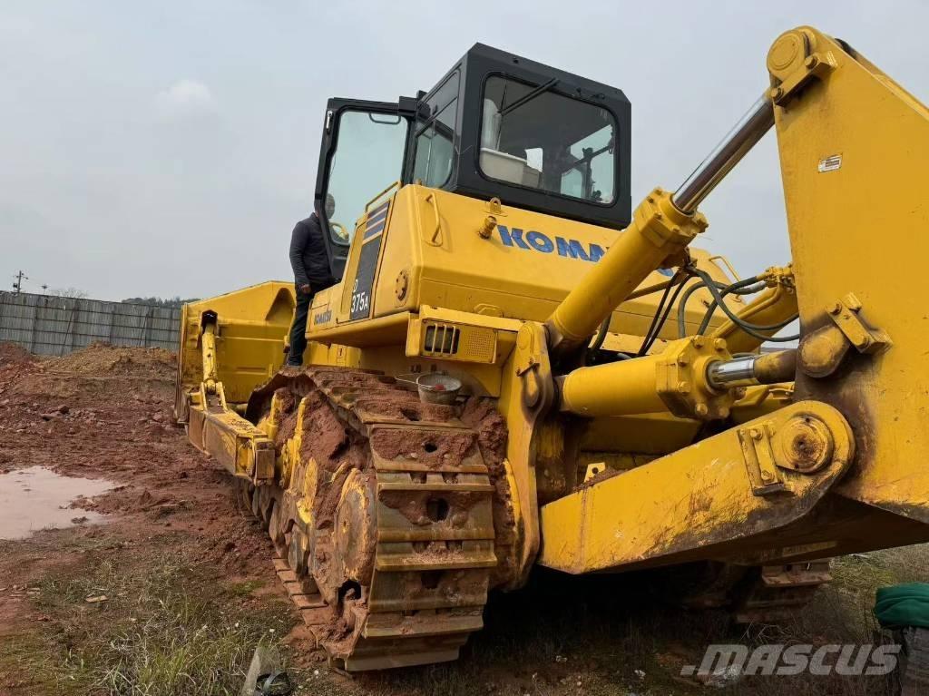 Komatsu D 375 A Kāpurķēžu buldozeri