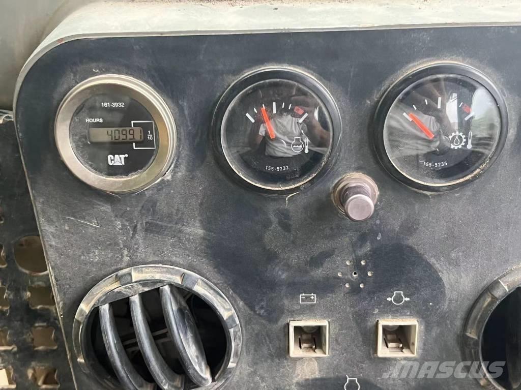 CAT D7G2 Kāpurķēžu buldozeri
