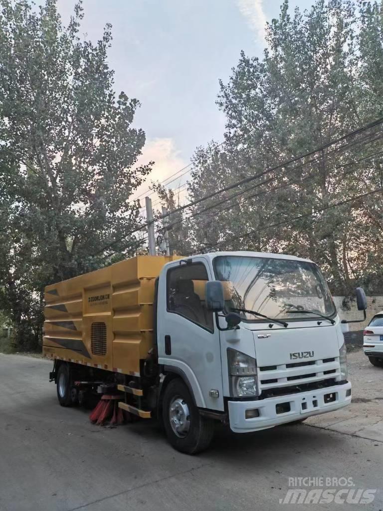 Isuzu ELF Ielu tīrāmās mašīnas