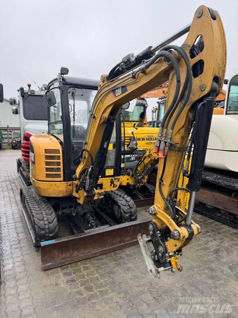 CAT 302.7 D Mini ekskavatori < 7 t
