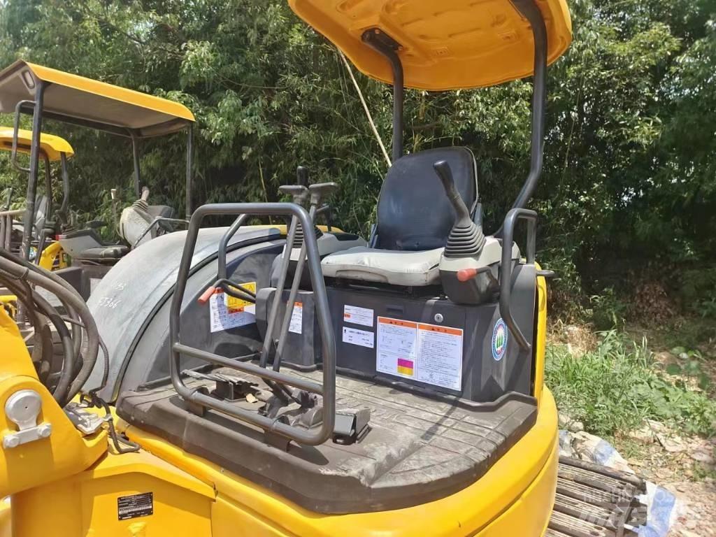 Komatsu PC35 Kāpurķēžu ekskavatori