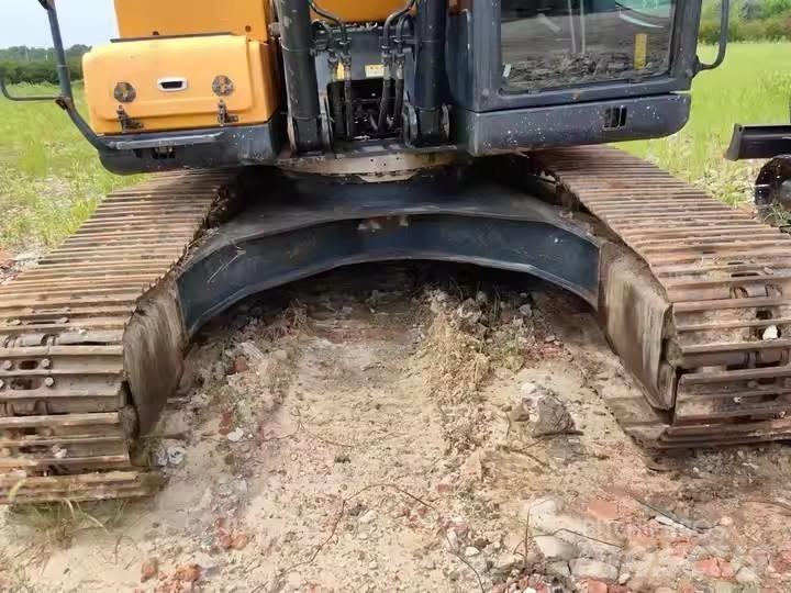 Hyundai 225LVS Kāpurķēžu ekskavatori