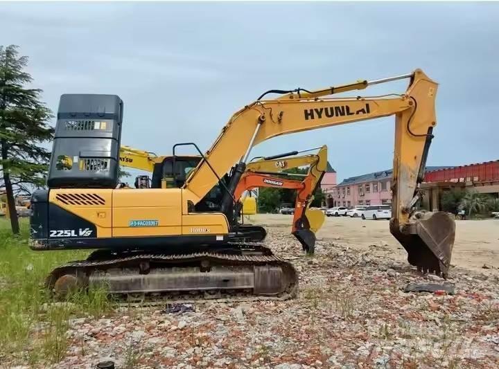 Hyundai 225LVS Kāpurķēžu ekskavatori