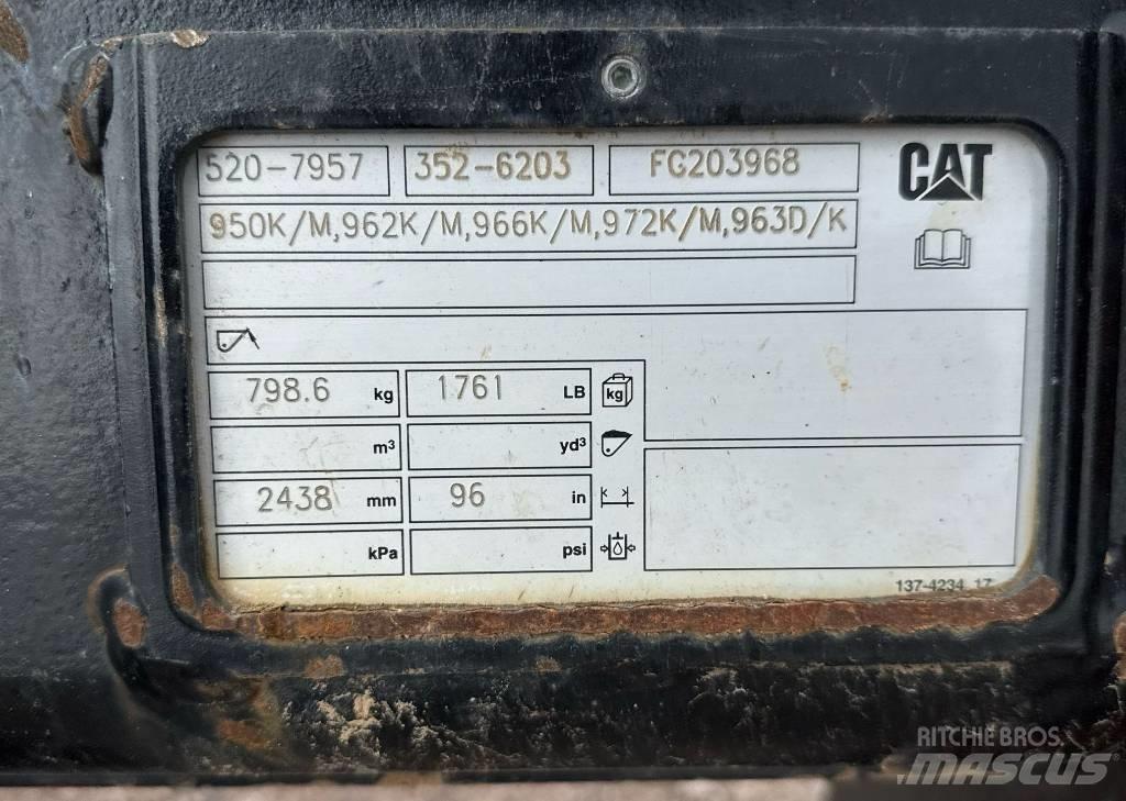 CAT 950M Iekrāvēji uz riteņiem