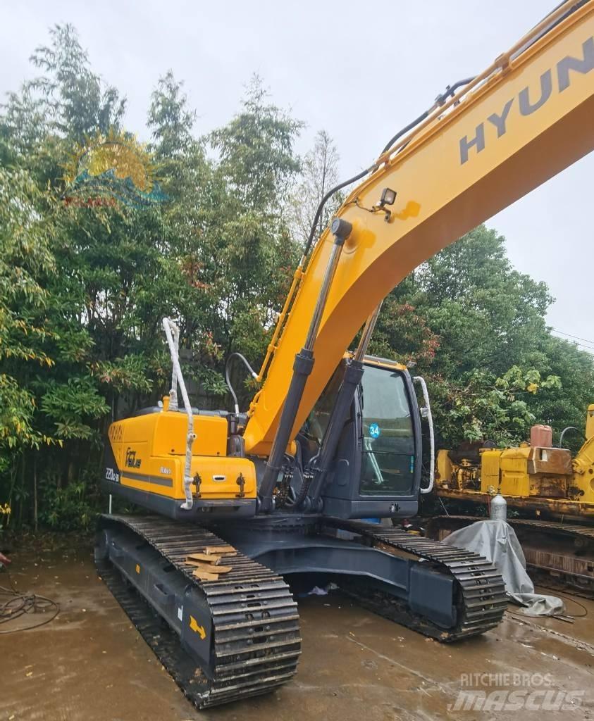 Hyundai R220LC-9S Ekskavatori uz riteņiem