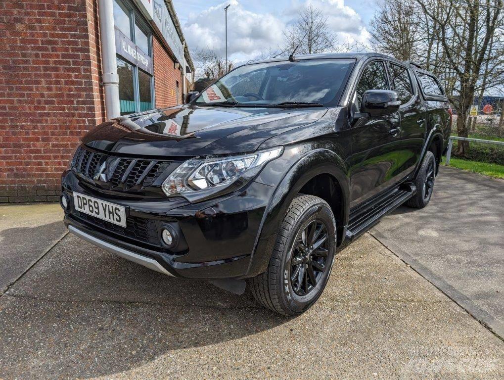 Mitsubishi L 200 Vieglais kravas automobilis/izkraušana no sāniem