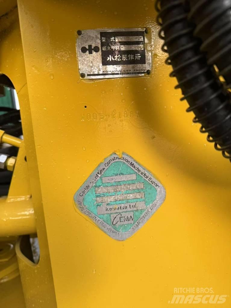 Komatsu WA100-1 Iekrāvēji uz riteņiem